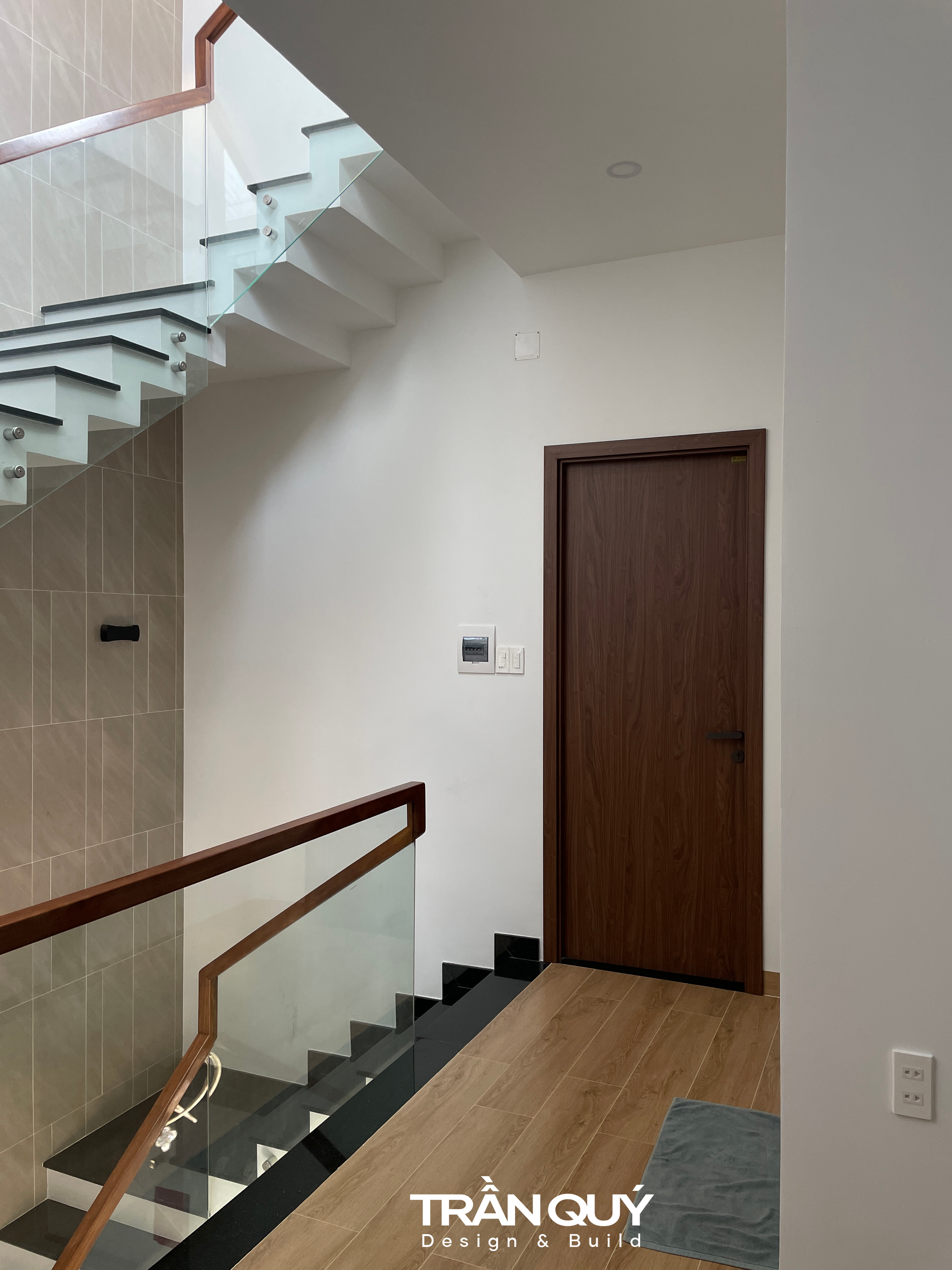 cửa nhựa composite hay cửa gỗ tự nhiên